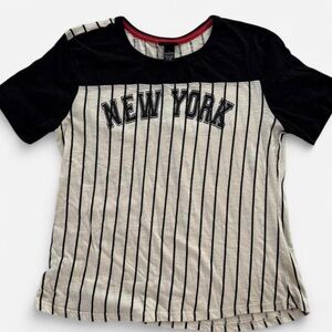 Rue 21 black and white New York baseball tee
